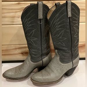 Two tone gray women’s size 8 cowboy boots